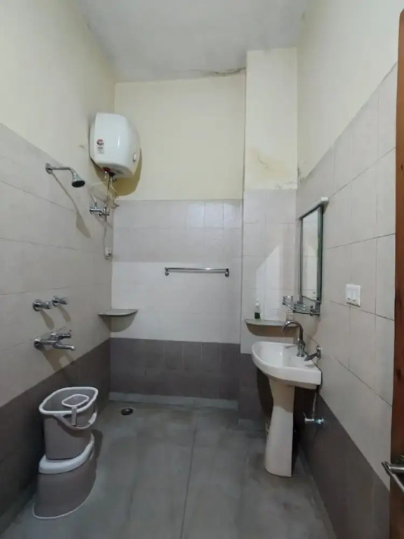 Hotel Downtown Kangra