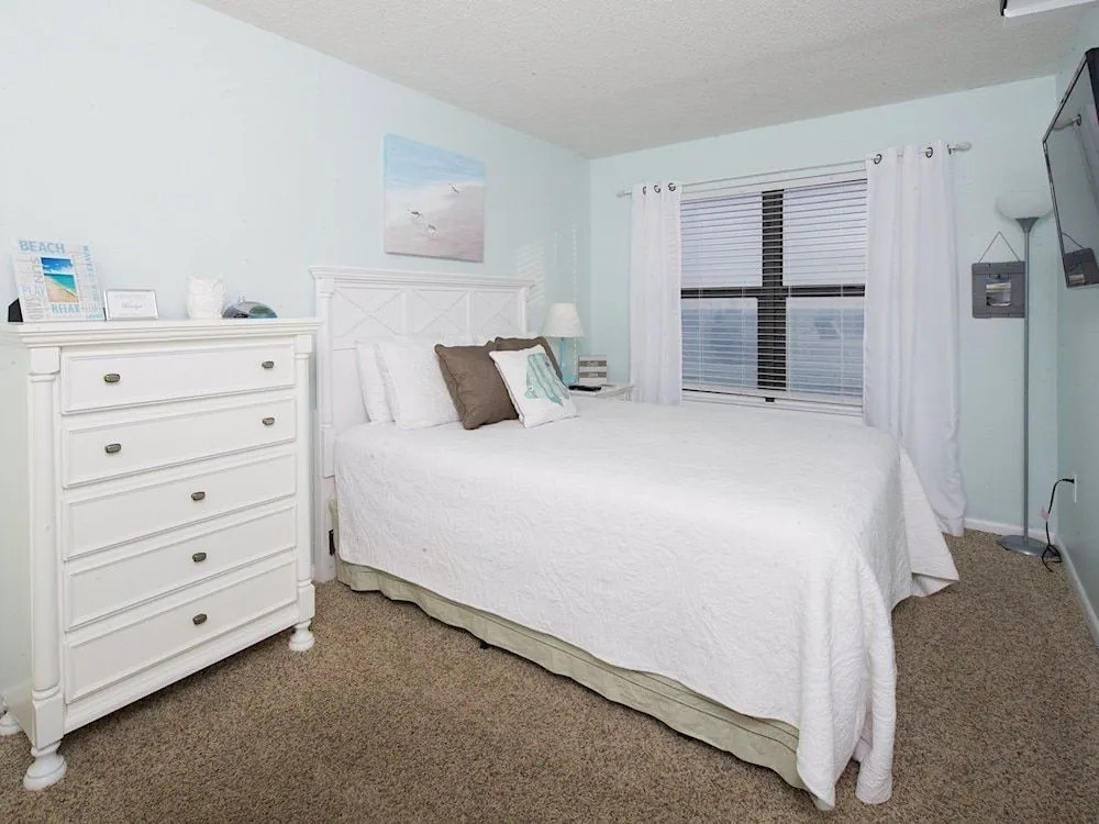 427 East Beach Blvd Condo #464 - 2 Br condo by RedAwning