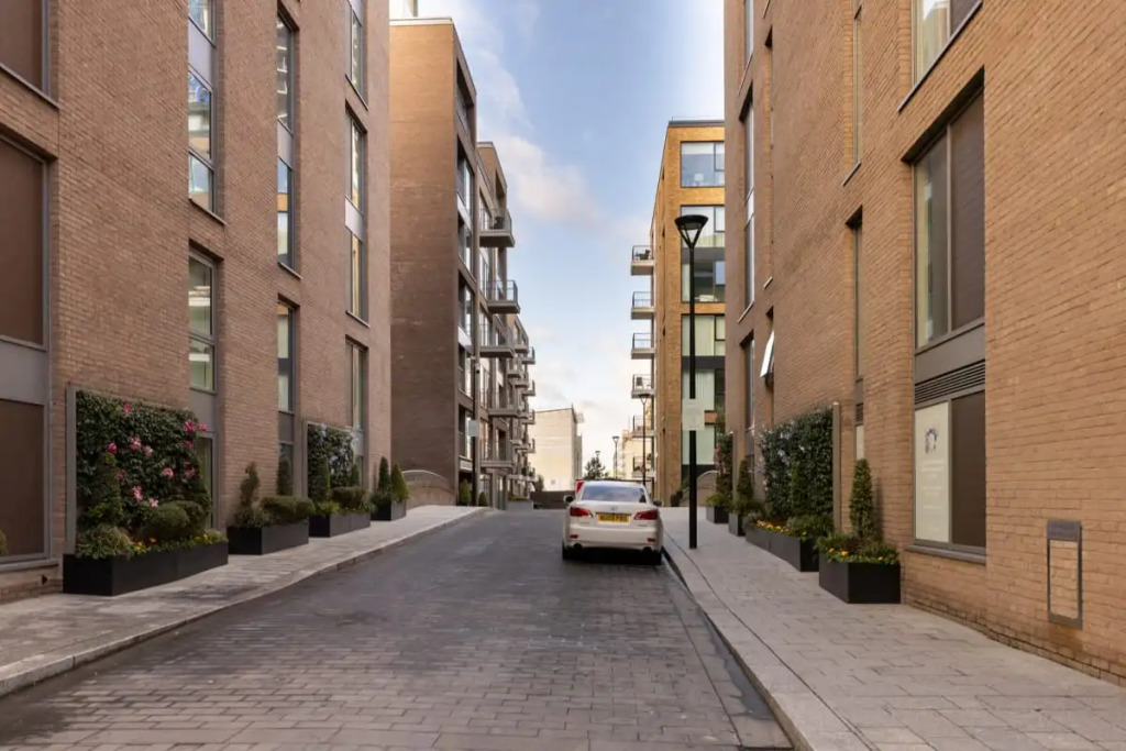 The Doulton Escape - Modern 2BDR with Balcony