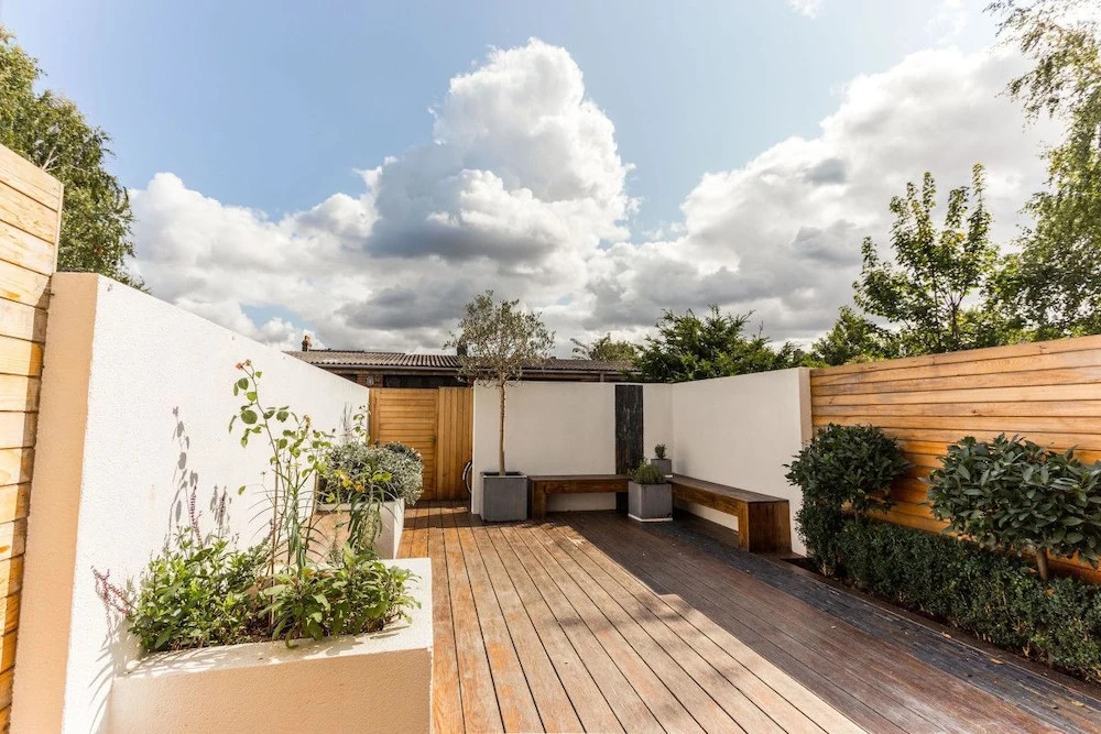 Modern 3 Bed Home in trendy Cambridge suburb