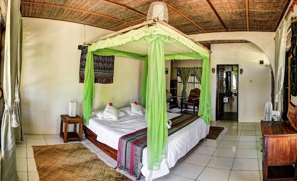 Malole Surf House