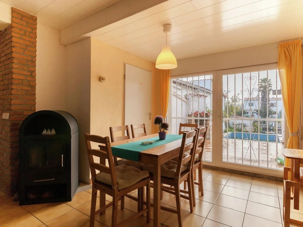 Nice House for 6 People With Private Pool and own Mooring in Empuriabrava