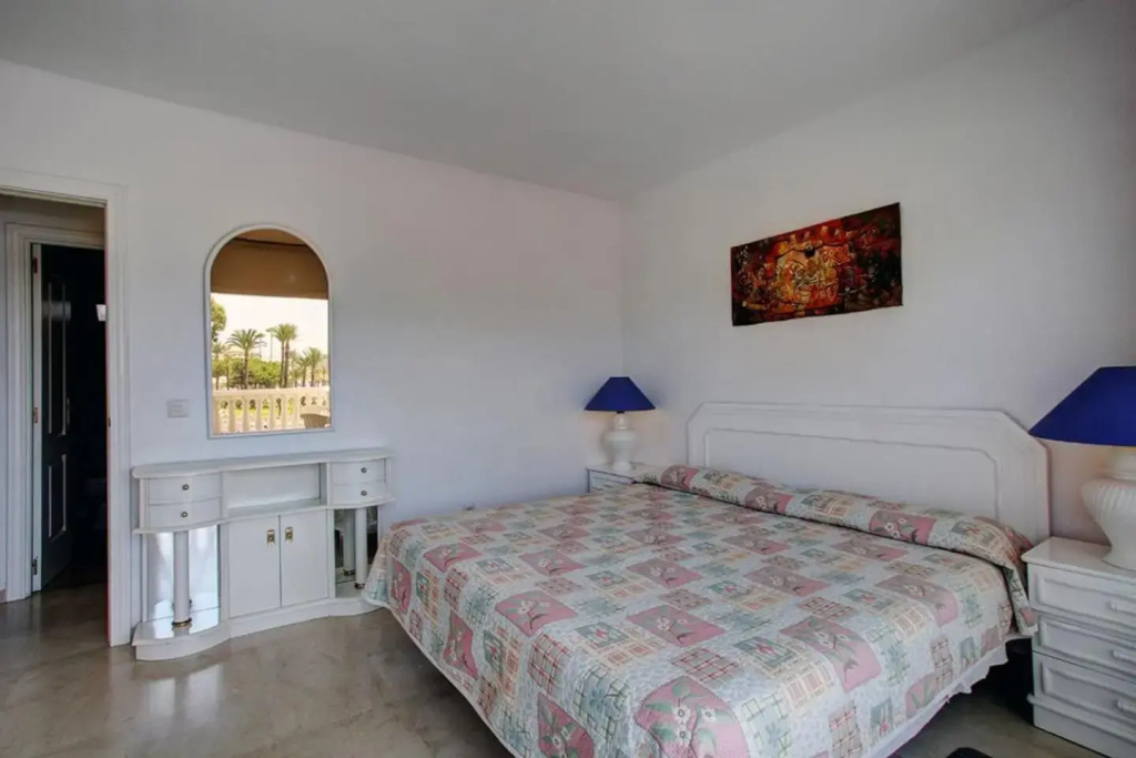 Lovely beachfront apartment Puerto Banus Marbella
