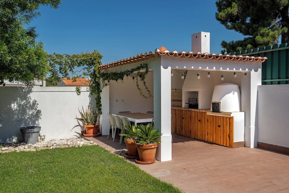 Villa in Azeitao w Pool and Garden