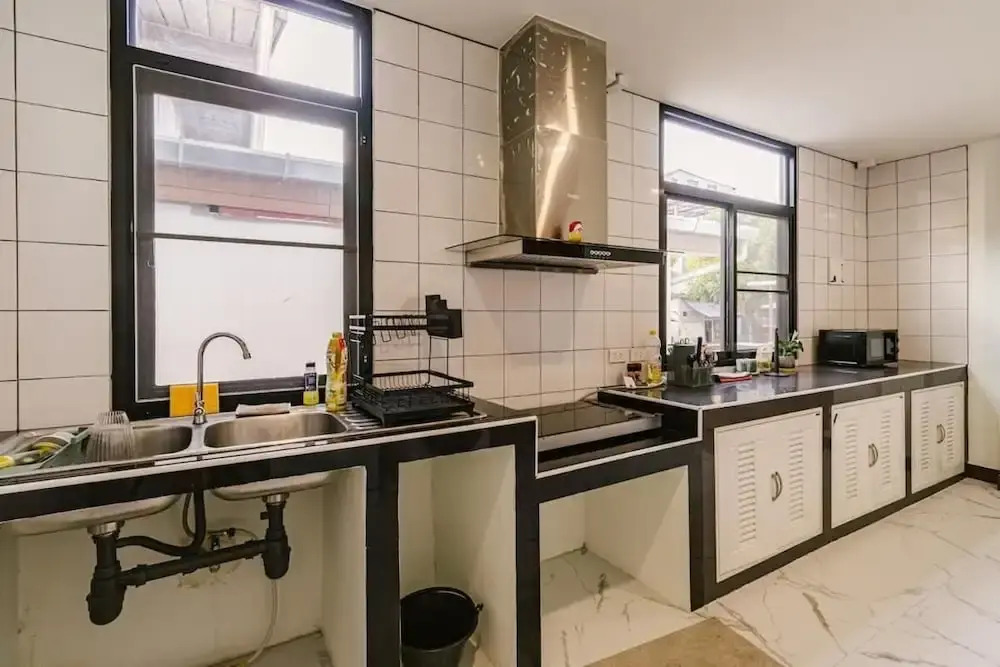 Modern Family House - 4 Bedrooms 5 Mins From Old Town With Gallery - Deja Home