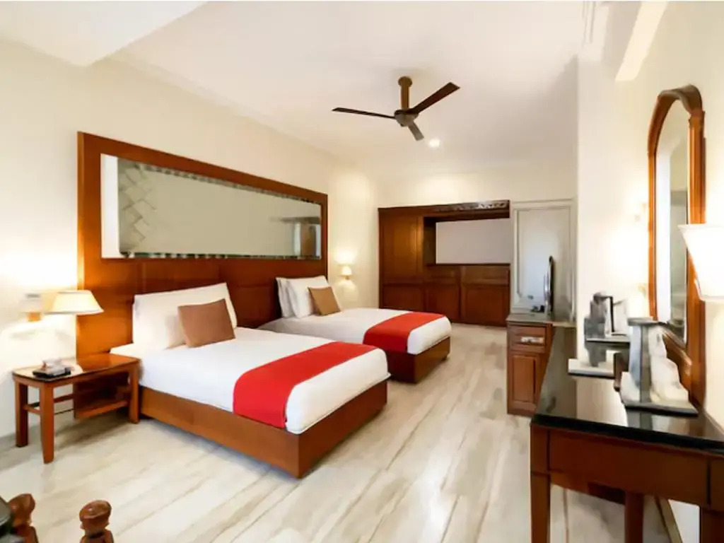 Hotel Hilltop Palace