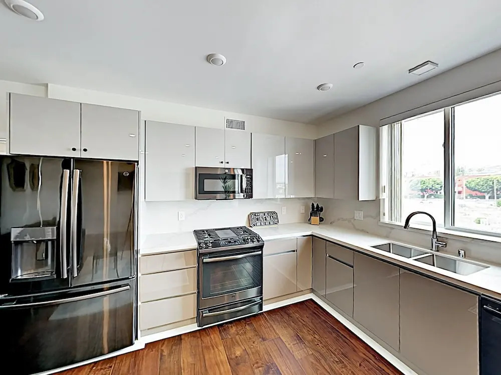 5537 Los Angeles - 2 Br Apts