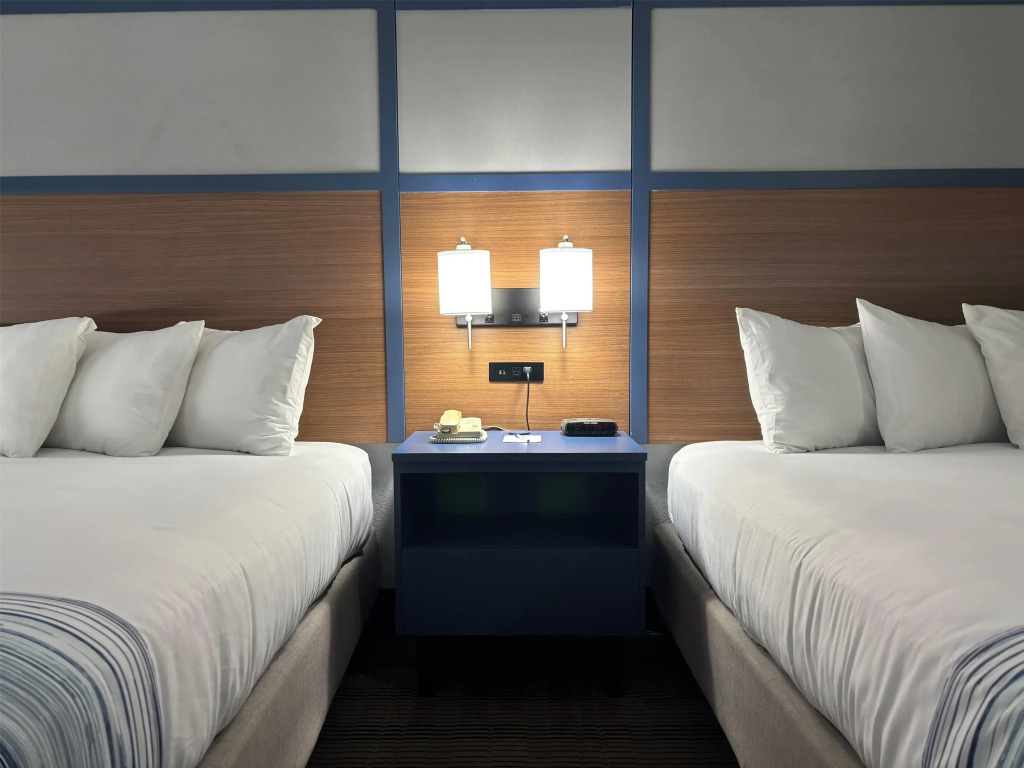 AmericInn by Wyndham, Galesburg, IL