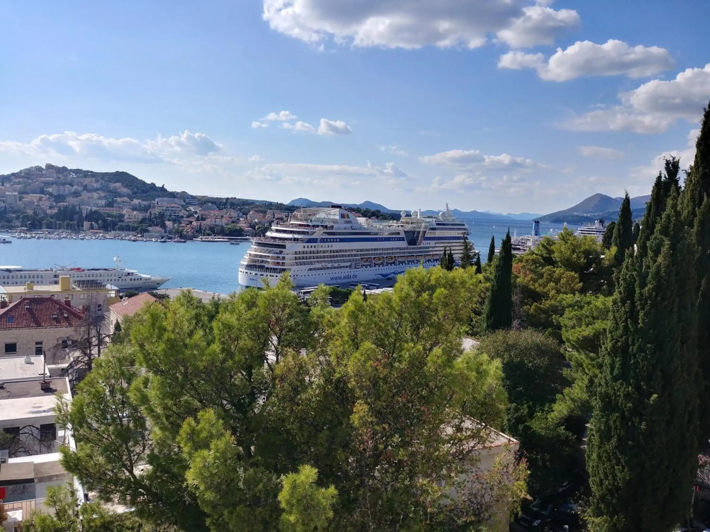 Beautiful 2 bedroom 2 bathroom sea view