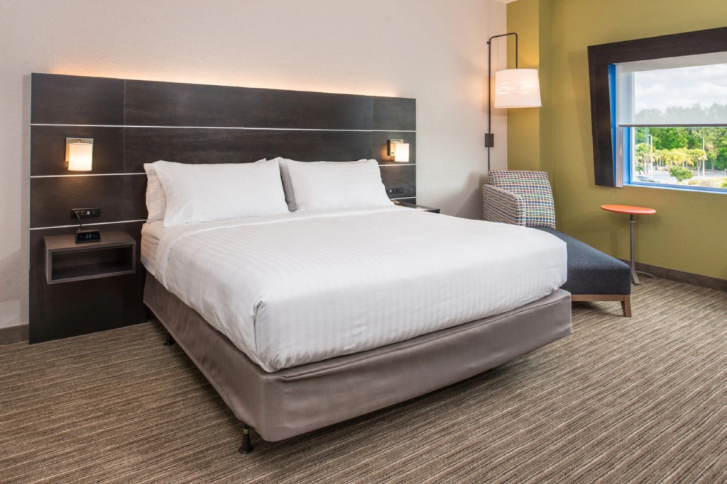 Holiday Inn Express & Suites Tampa North - Wesley Chapel by IHG