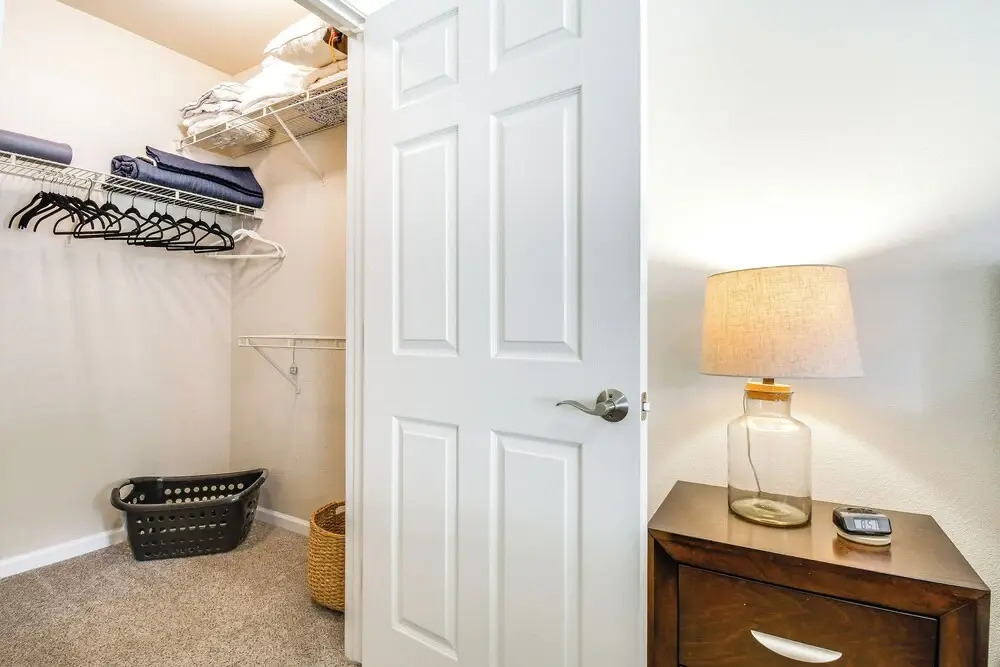 3 Mi to Tpc: Chic Condo w/ Pool Access & Grills