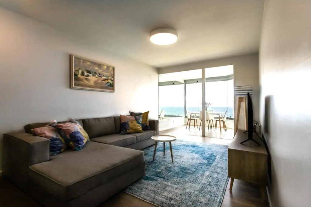 Bayview 208