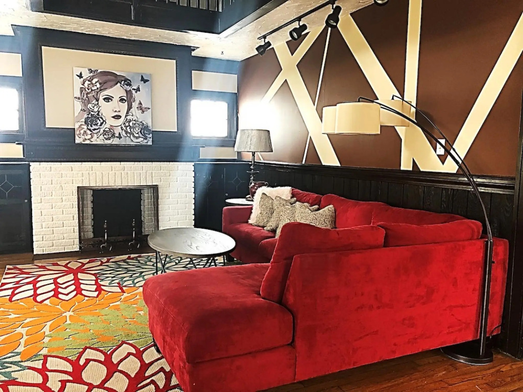 Charming Old Soul Near CLE Clinic Long Term Stay