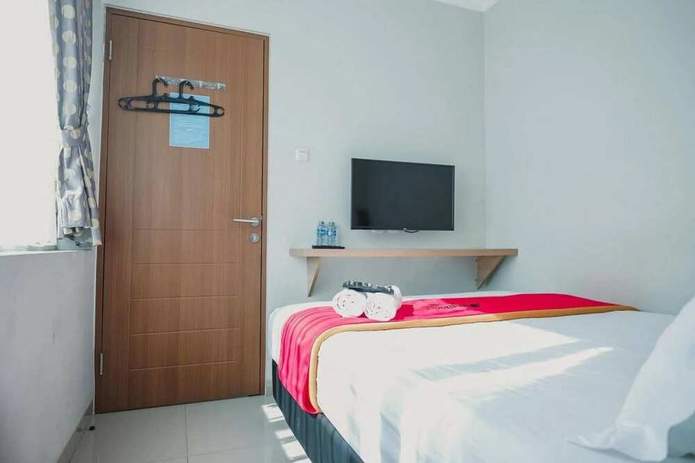 Kost M25 Hostel by Reddoorz