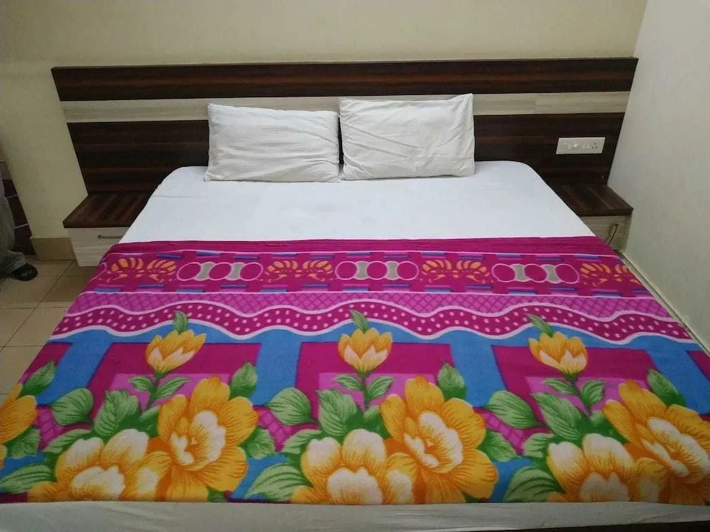 Iroomz Sri Balaji Residency