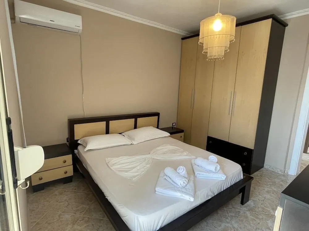 CENTER RESIDENCE