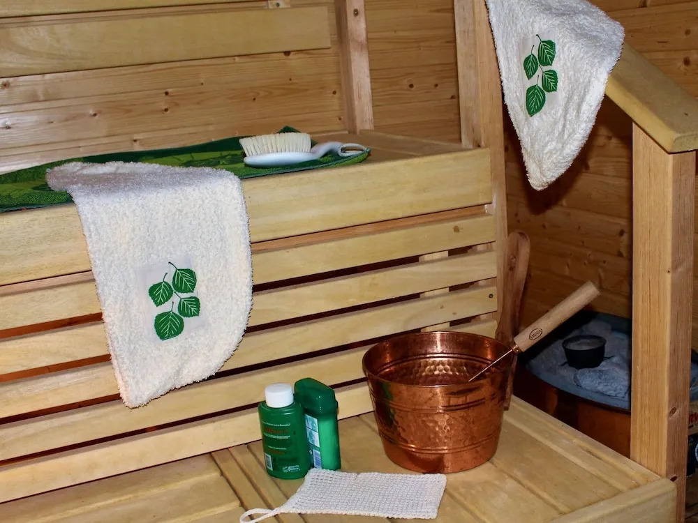 Air-conditioned flat with pool and wellness area