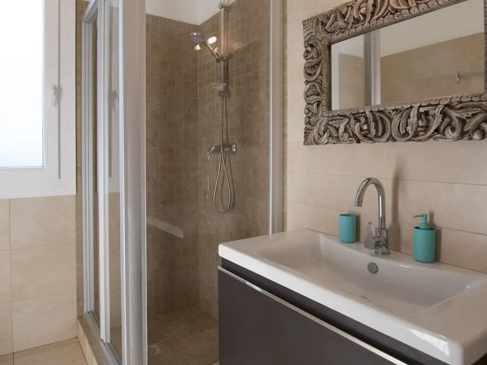 Villa Elena - Two Luxury Suites, garden & fast Wi-Fi near the Sea