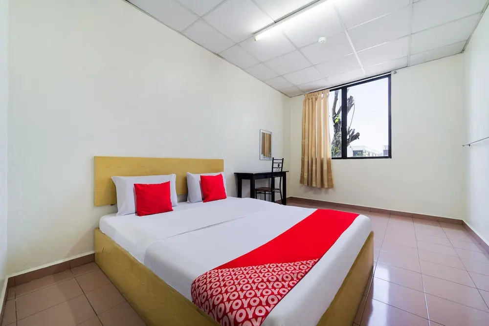 OYO 89461 CP Hotel