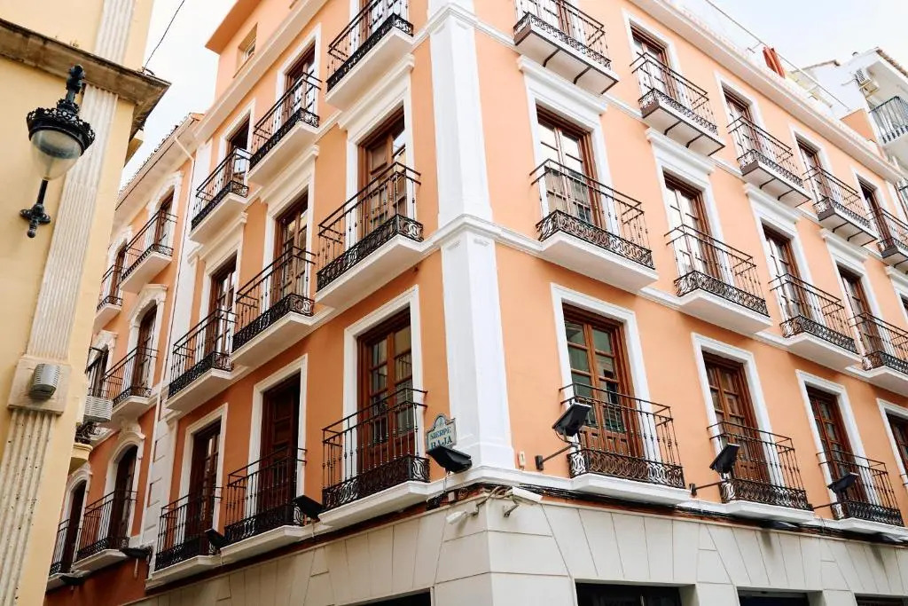 Honest Granada Hotel