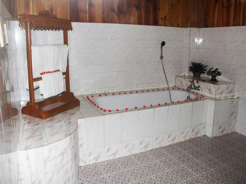 KMA Inle Hotel