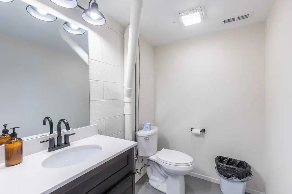 Dudley II by Avantstay Game Room + Enclosed Deck w/ Hot Tub & Views Cozy