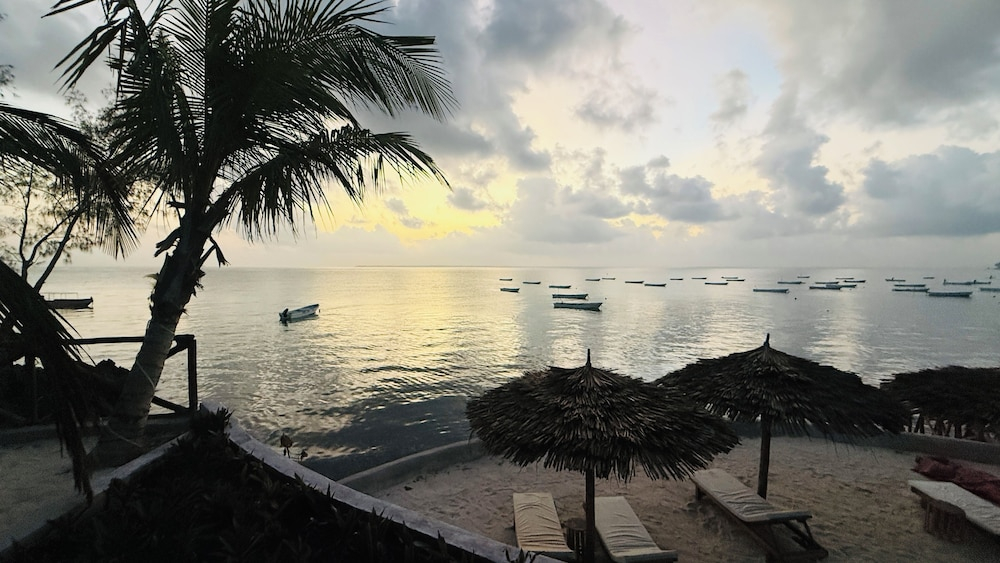 Moya Beach Hotel