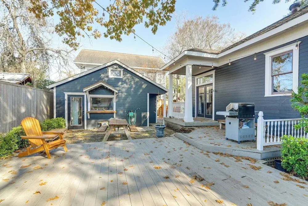 Walkable & Historic Houston Heights Bungalow!