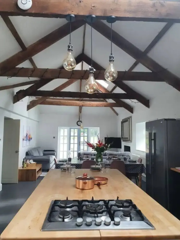 Remarkable Farmhouse House That Sleeps 11