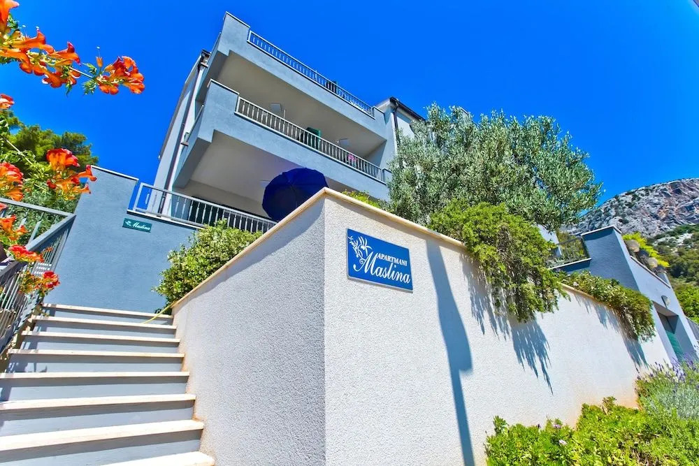 Luxurious Apartments Maslina with Beach