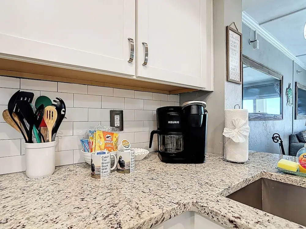 Oceanfront 1BR Condo Balcony Heated Pool Beach