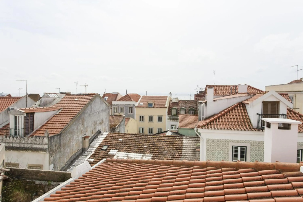 ALTIDO Spacious and bright 1-bed flat with city views in Lapa
