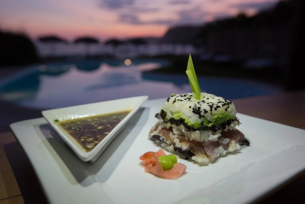 Manta Raya Hotel - right on the beach
