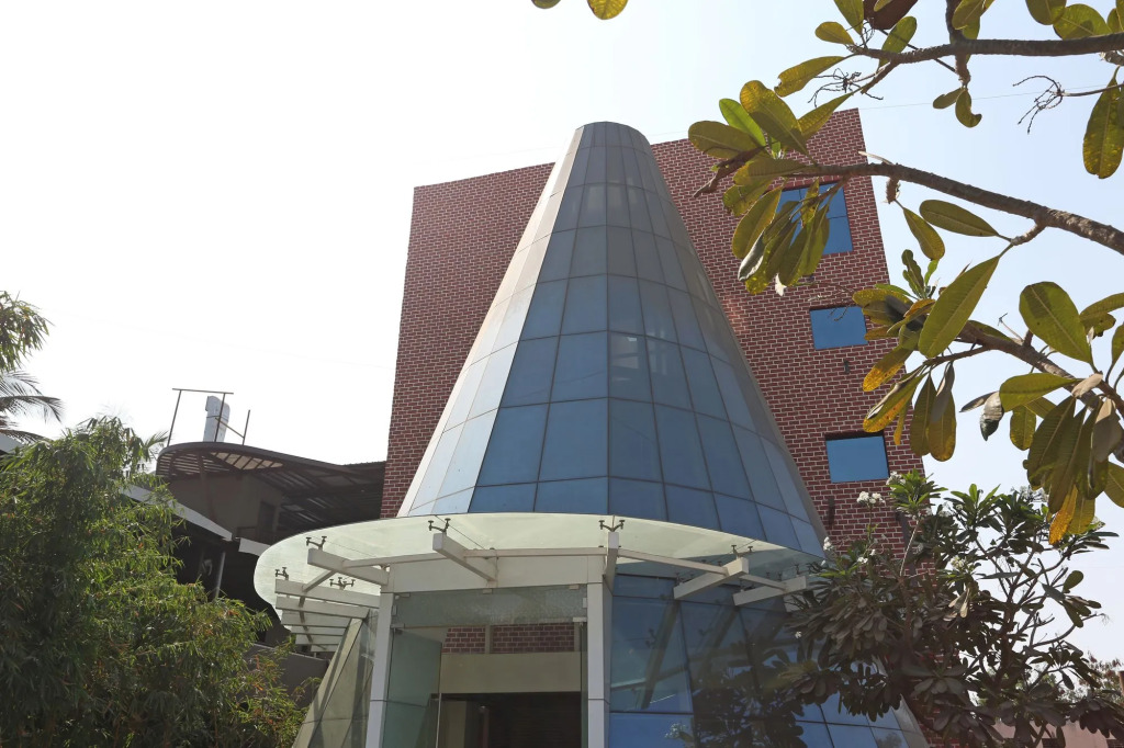 OYO 8190 Hotel Satyan Inn