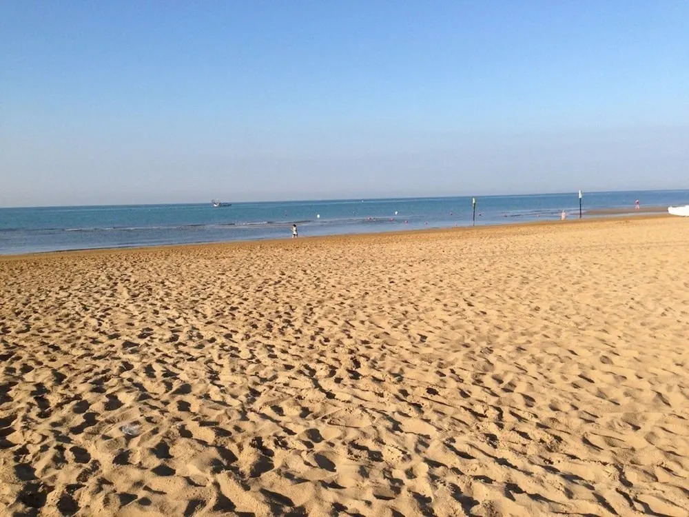 Nice Flat Just 200m From the Beach by Beahost Rentals