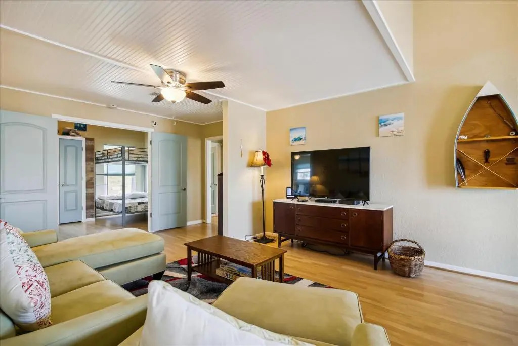 Canal Breeze by Ryson Vacation Rentals