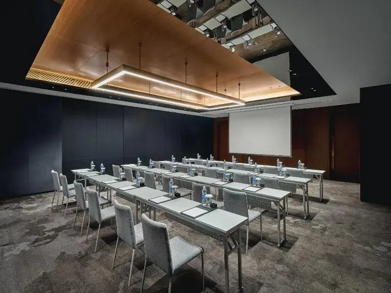 HUALUXE Hotels and Resorts Chongqing Wushan by IHG