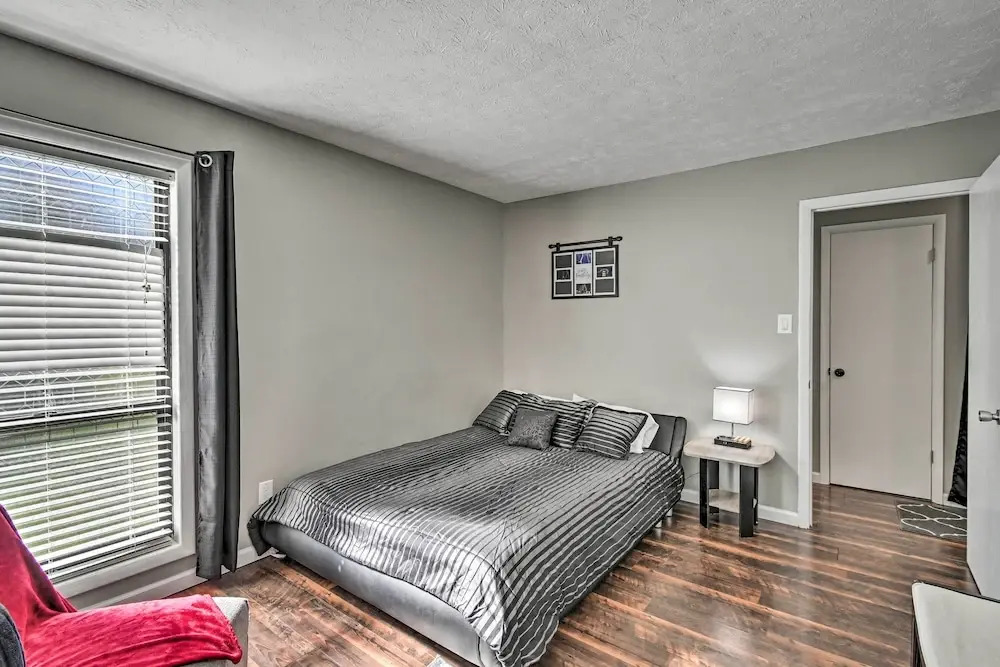 Updated Fayetville Townhome-away-from-home w/ Yard