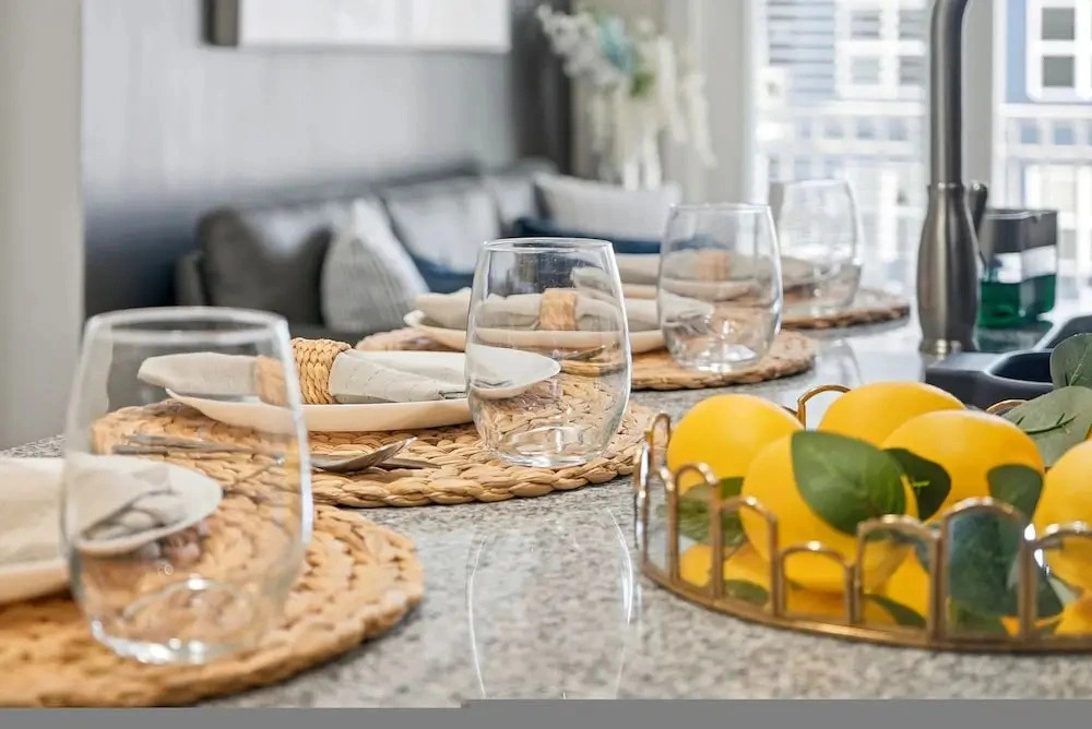 Modern 2BR w Pool Pet-friendly Unit 18