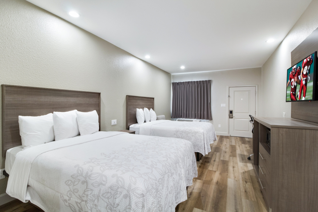 Red Roof Inn PLUS + Galveston - Beachfront