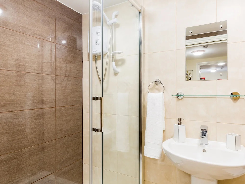 StayFord Apartments - Meriden - Near NEC