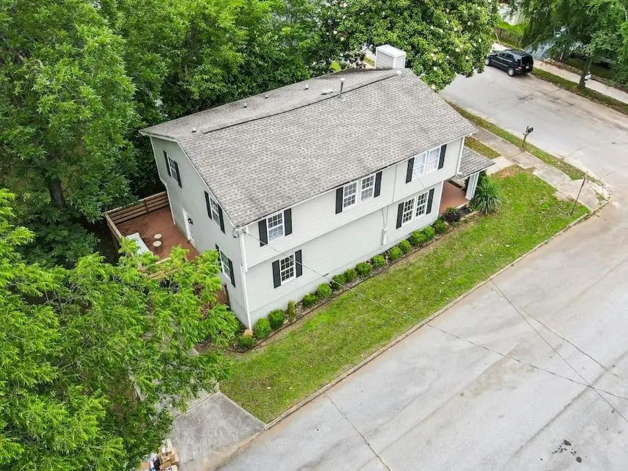 Gorgeous East Village Home Near Downtown Sleeps 12 5 bedrooms Coffee BBQ AC Parking