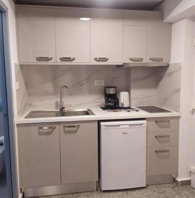 Nicolas Apartments