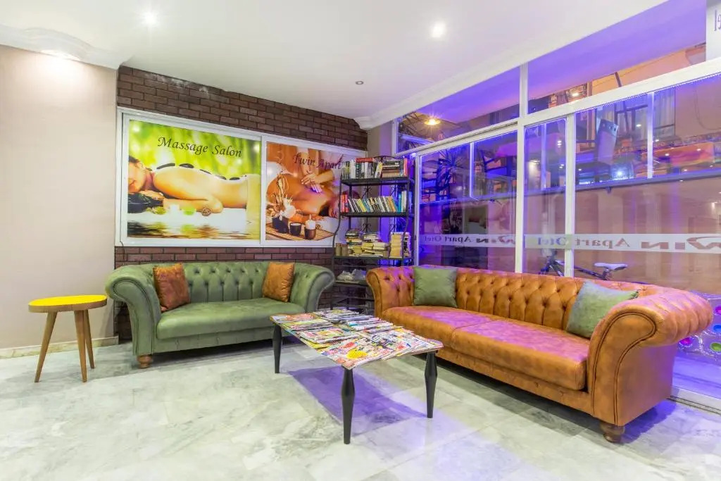 Twin Apart Hotel