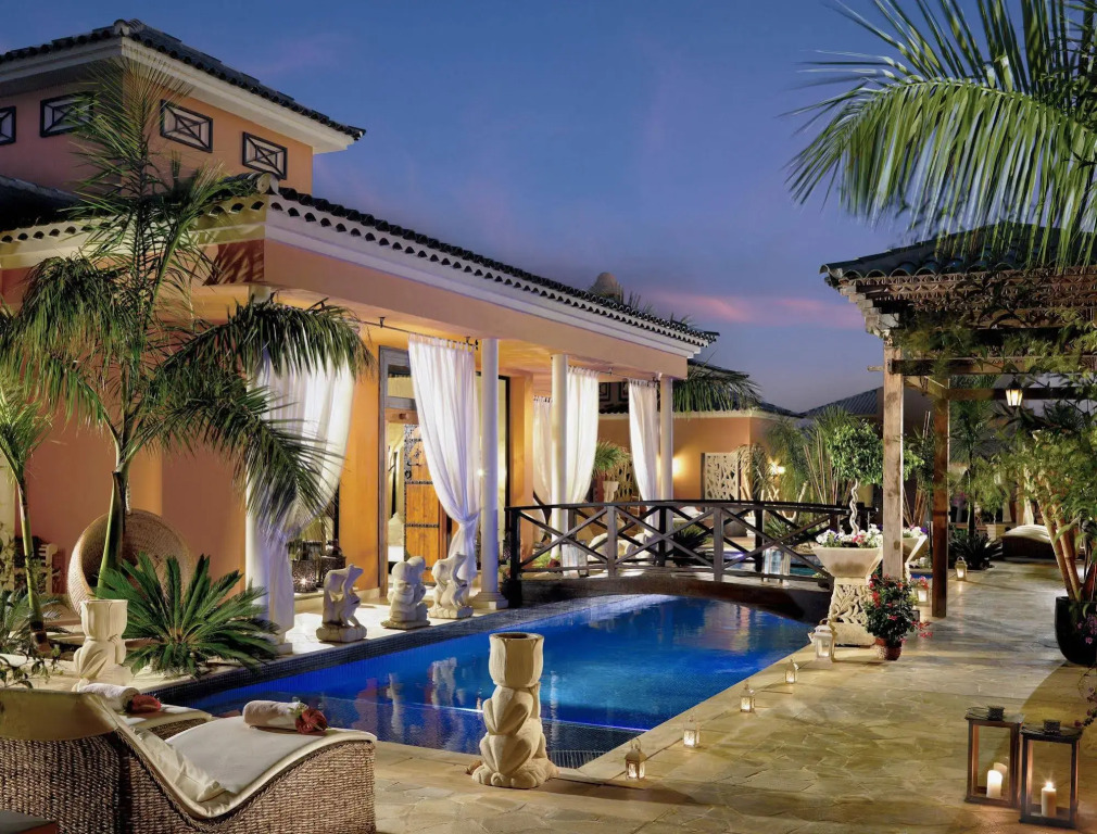 Royal Garden Villas, Luxury Hotel