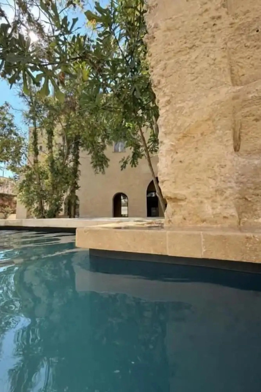 CAVA Urban Relais & Pool