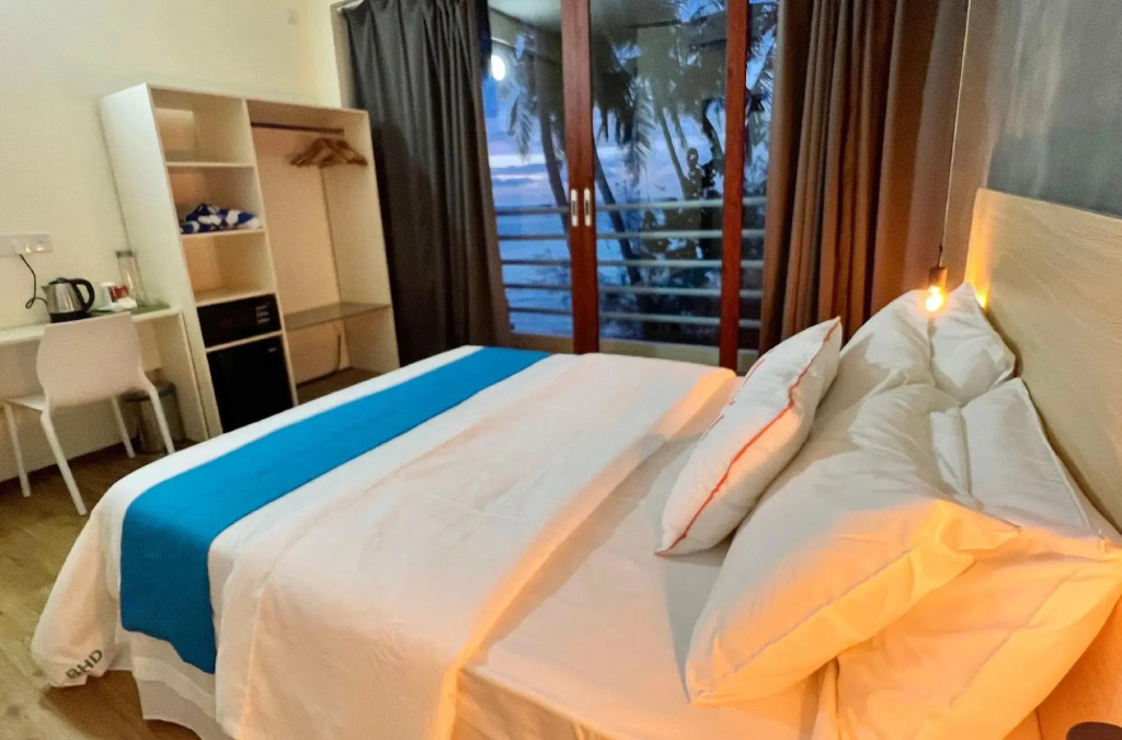 Sky Beach Maldives - Dhiffushi