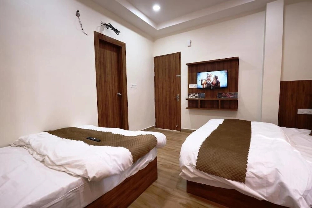 Om divine hotel