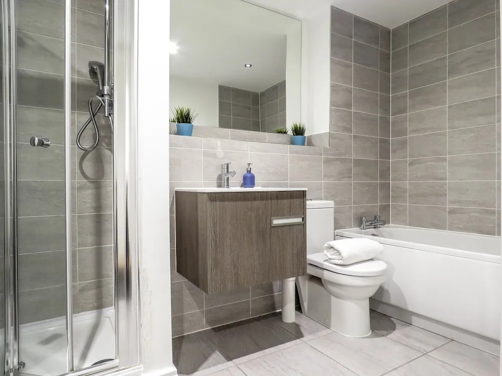 Tudors - JQ Apartments - Double & Twin