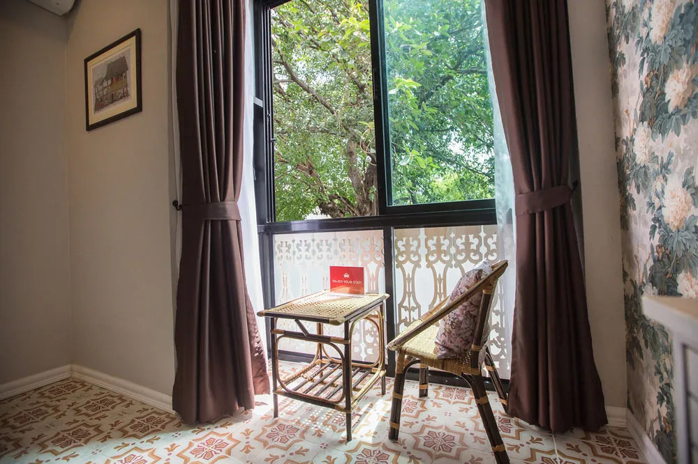 ZEN Rooms Manee Nopparat Soi 1